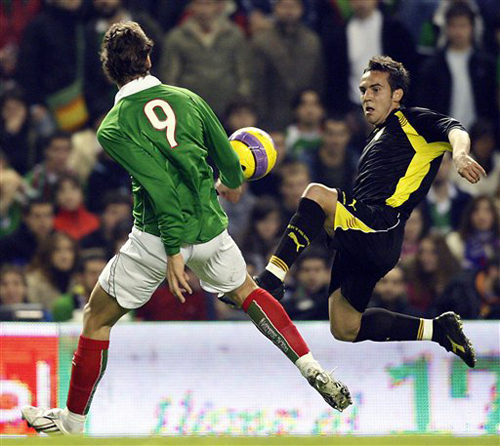  阿森纳小将恩瓦内里破门，成队史最年轻进球者  